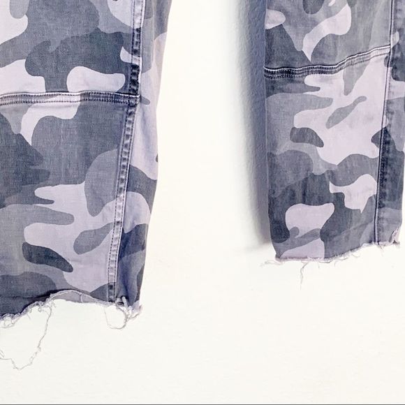 Hollister Ultra High Rise Camo Utility Cargo Pants - Picture 4 of 7